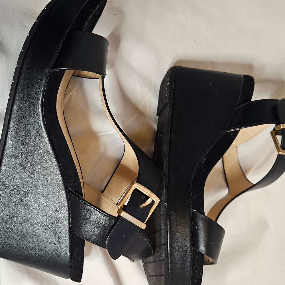 Kenneth Cole Reaction Sandals